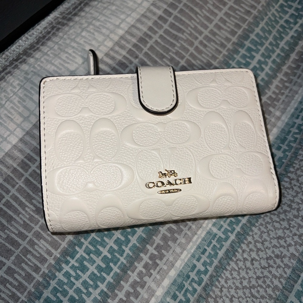 Coach, Medium Corner Zip wallet